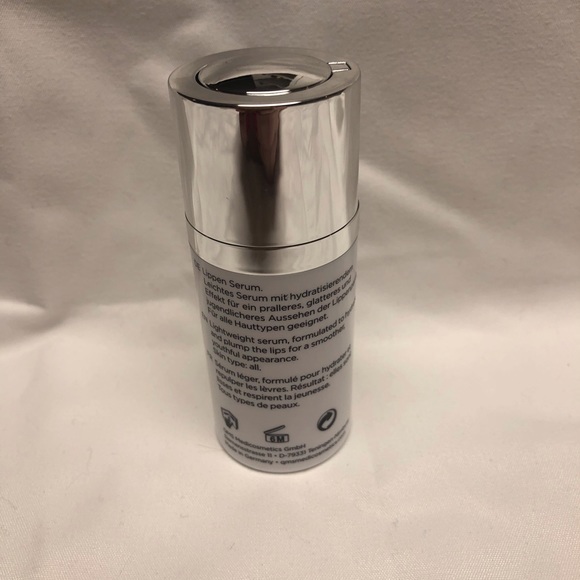 Lip Line Corrector - Picture 2 of 2